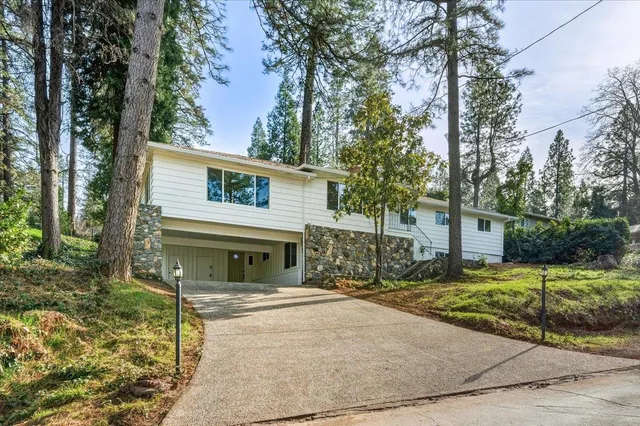 $797,000 | 10365 Hanging Wall Drive, Grass Valley, CA 95945