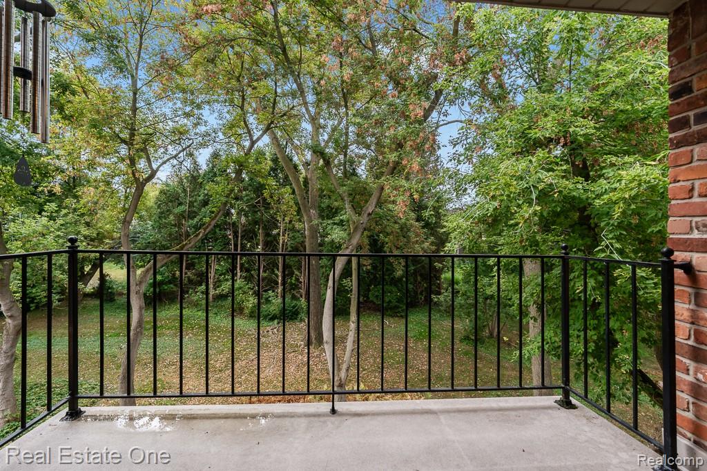 1665 Huntington Park, Unit E Rochester, MI 48309 - Photo 4 of 40