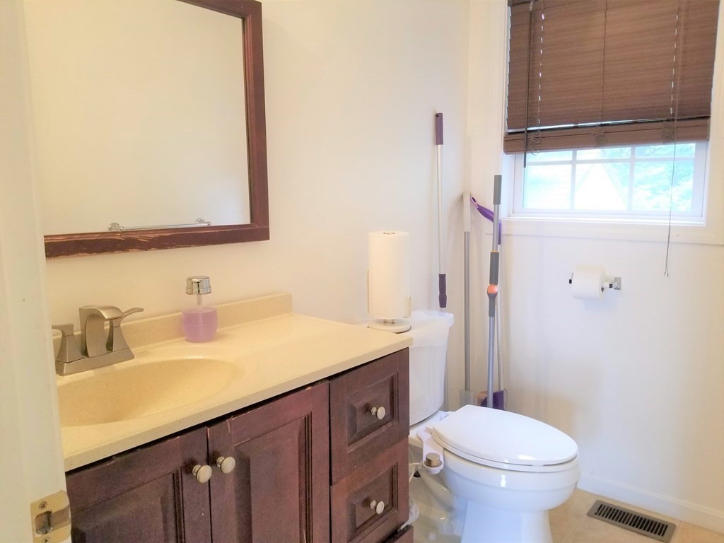 22 Spring Avenue Lowell, MA 01851 - Photo 15 of 40