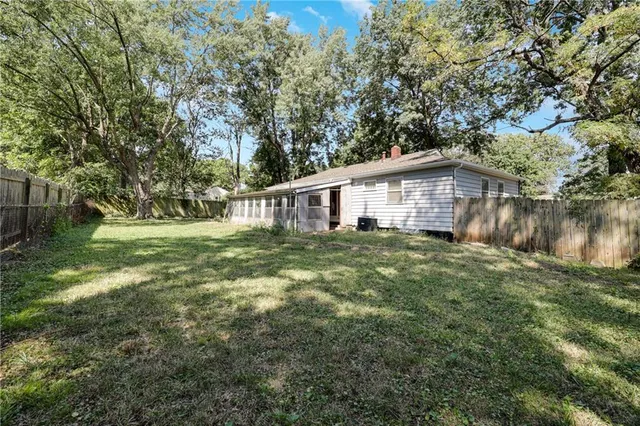 $265,000 | 519 Southeast 4th Street, Lee's Summit, MO 64063