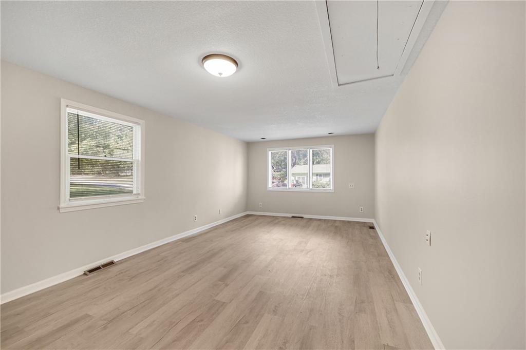 519 Southeast 4th Street Lee's Summit, MO 64063 - Photo 8 of 29