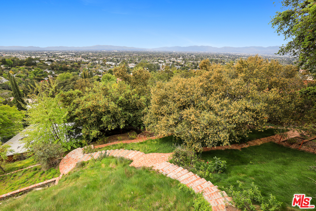 3762 Alta Mesa Drive Studio City, CA 91604 - Photo 27 of 33 a view of an outdoor space and a yard