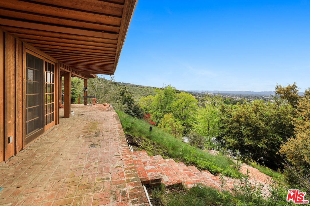 3762 Alta Mesa Drive Studio City, CA 91604 - Photo 29 of 33 a view of a pathway both side of house