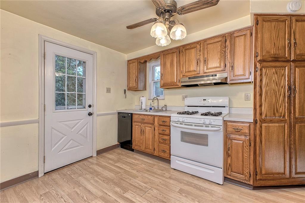 929 Roland Road Pittsburgh, PA 15221 - Photo 10 of 28 Gallery Image 10
