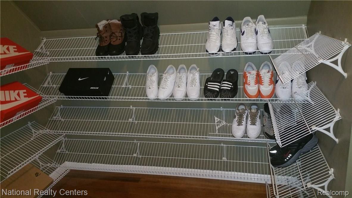 SHOE CLOSET 1