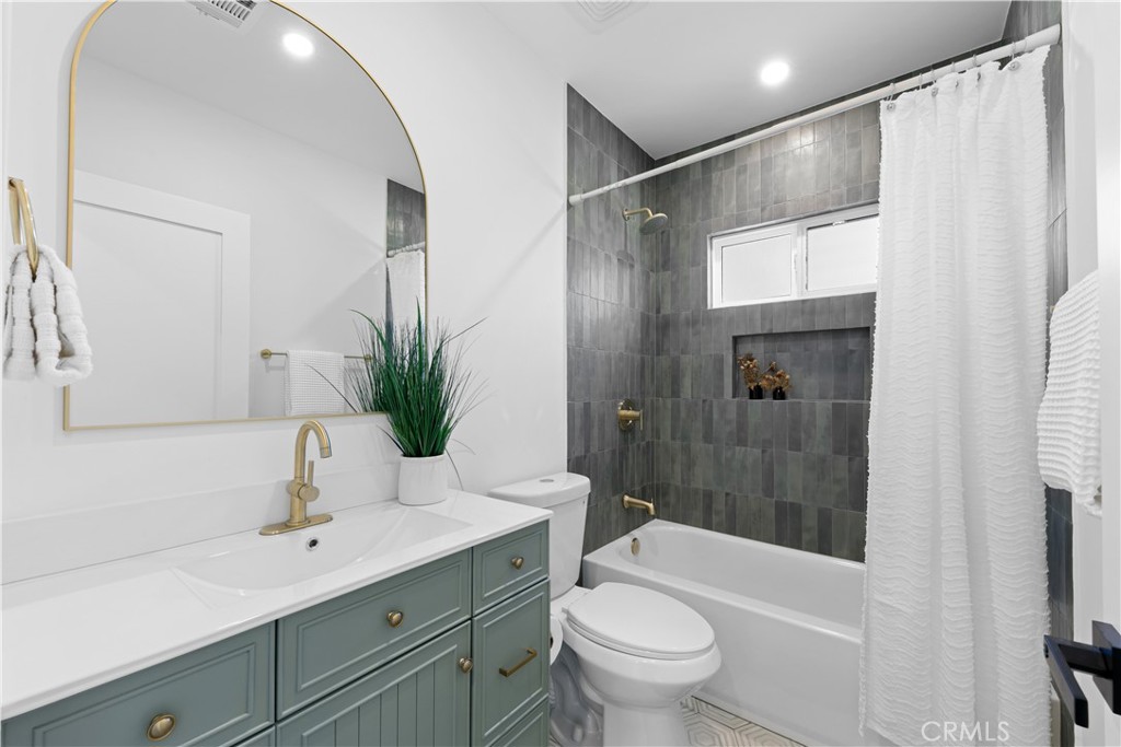 3937 2nd Avenue Los Angeles, CA 90008 - Photo 19 of 47 a bathroom with a sink toilet and shower