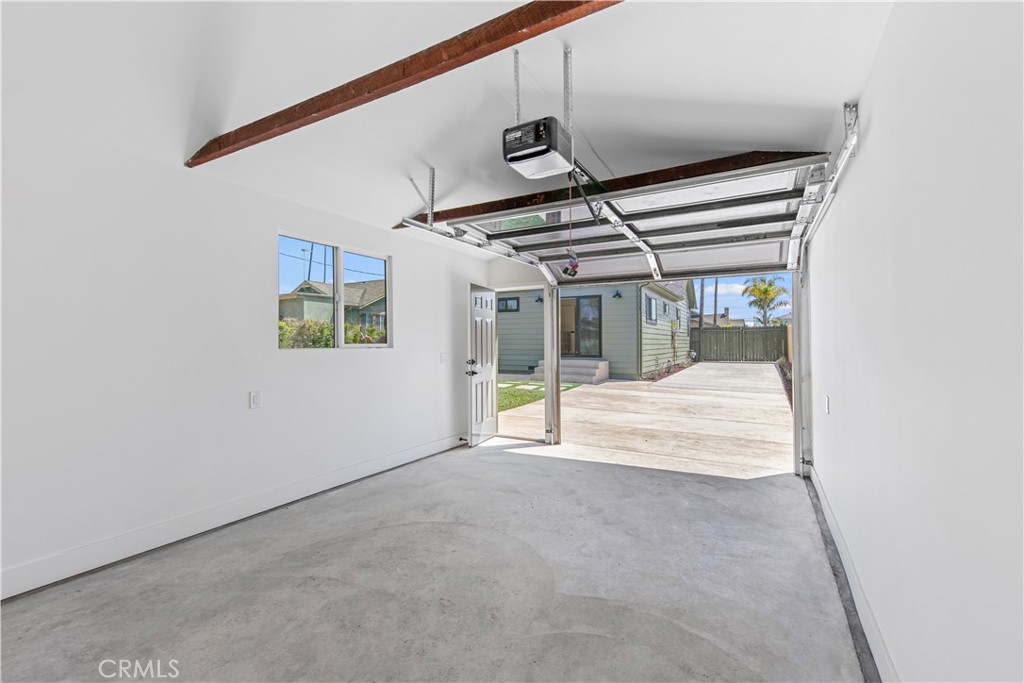 3937 2nd Avenue Los Angeles, CA 90008 - Photo 29 of 47 a view of an empty room