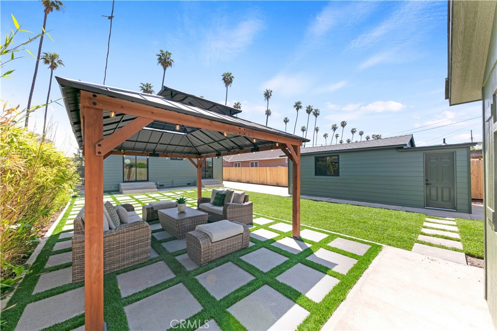 3937 2nd Avenue Los Angeles, CA 90008 - Photo 34 of 47 a view of a patio with table and chairs and potted plants