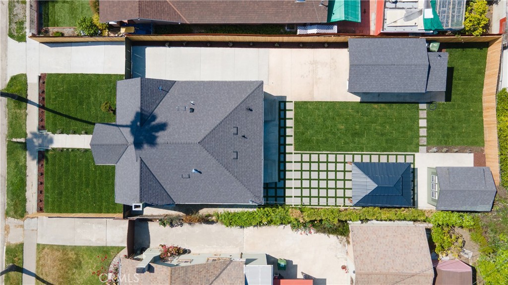 3937 2nd Avenue Los Angeles, CA 90008 - Photo 44 of 47 an aerial view of a house with a yard