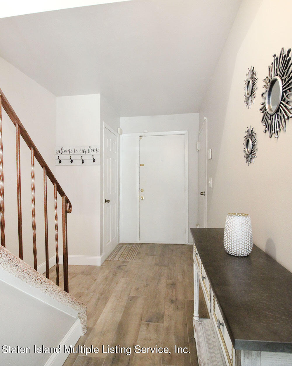 74 Redwood Loop Staten Island, NY 10309 - Photo 2 of 22 IMG_8558