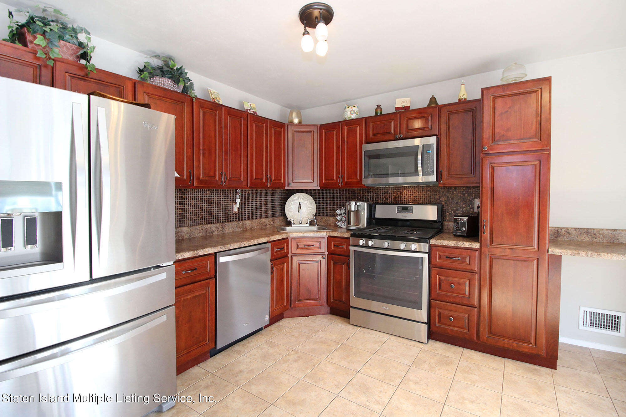 74 Redwood Loop Staten Island, NY 10309 - Photo 8 of 22 IMG_8595