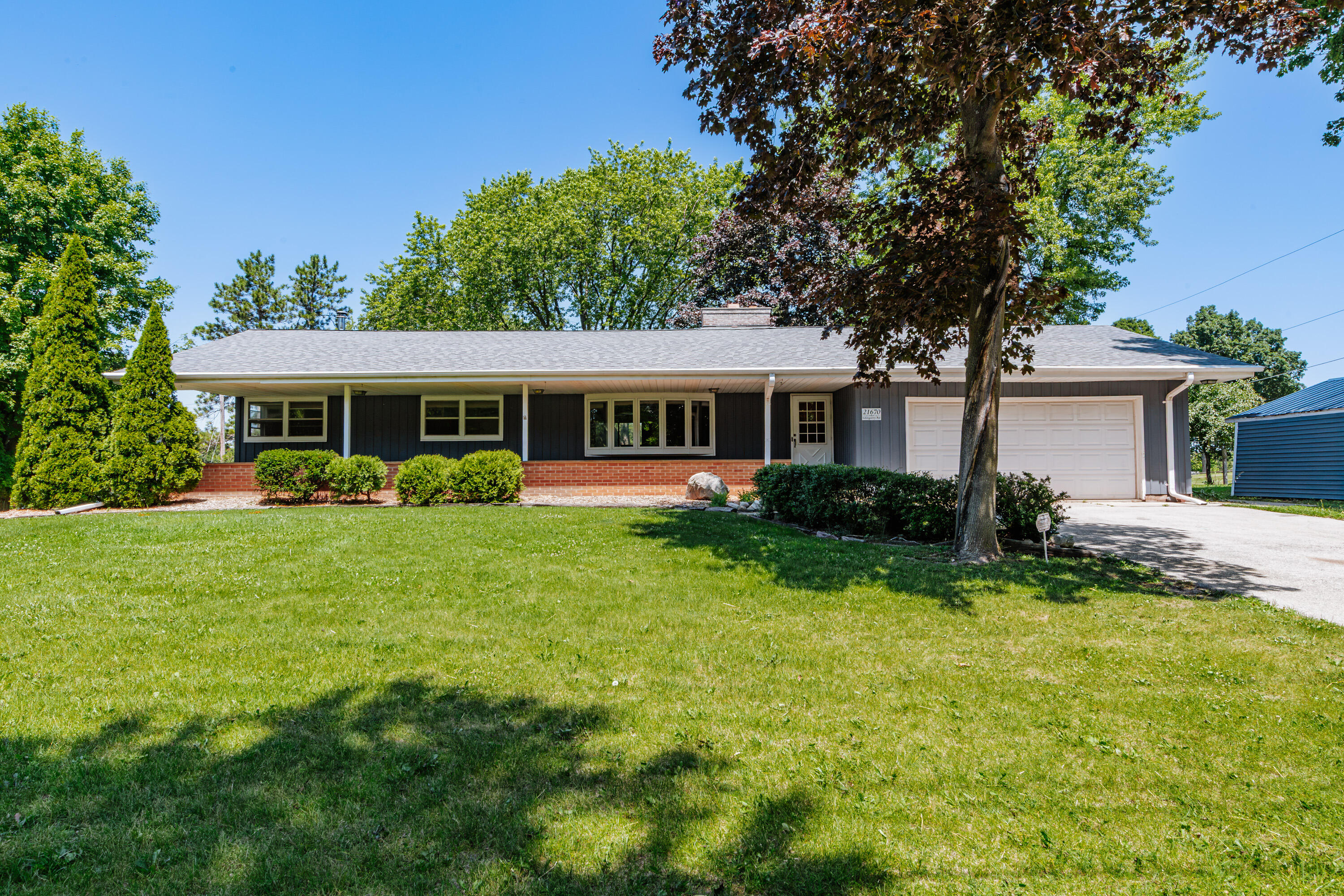 21670 West Glengarry Road New Berlin, WI 53146 - Photo 1 of 50 Welcome Home!