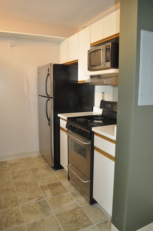 133 Commander Shea Boulevard, Unit 802 Quincy, MA 02171 - Photo 3 of 13