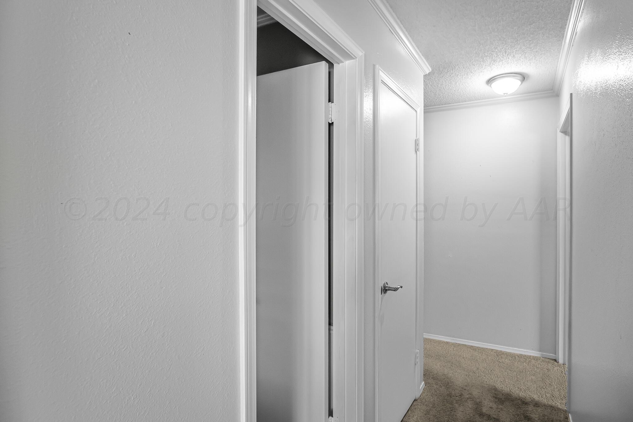 2208 Gresham Drive Amarillo, TX 79110 - Photo 26 of 31 a view of a hallway