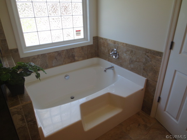 9204 Gayton Road Henrico, VA 23229 - Photo 13 of 22 Master Bath soaker tub