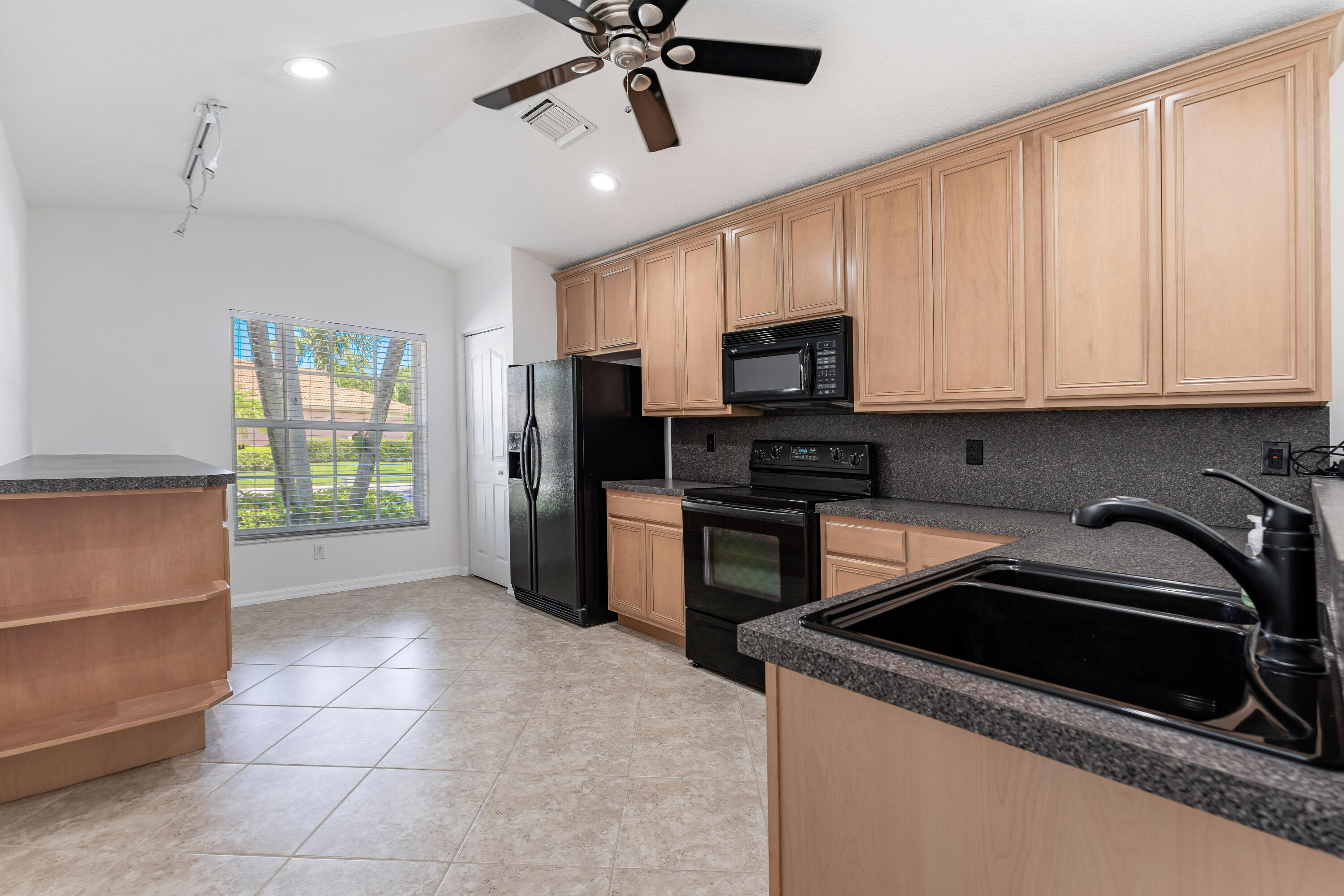 12047 Roma Road Boynton Beach, FL 33436 - Photo 7 of 39 06