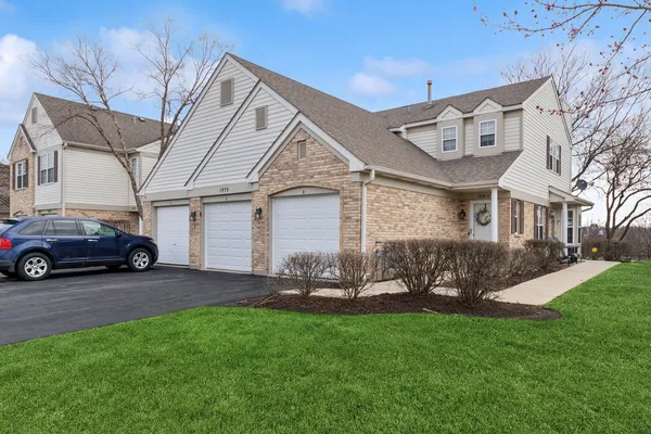$290,000 | 1979 Gary Court, Unit A, Schaumburg, IL 60193