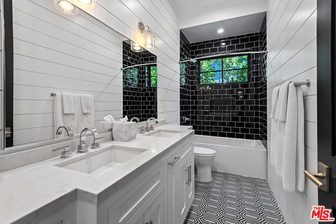 16712 Addison Street Encino, CA 91436 - Photo 11 of 21