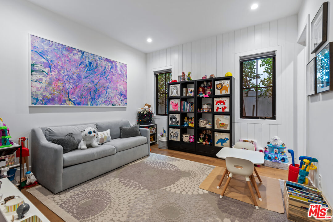 16712 Addison Street Encino, CA 91436 - Photo 13 of 21