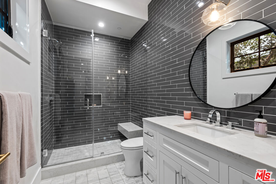 16712 Addison Street Encino, CA 91436 - Photo 14 of 21