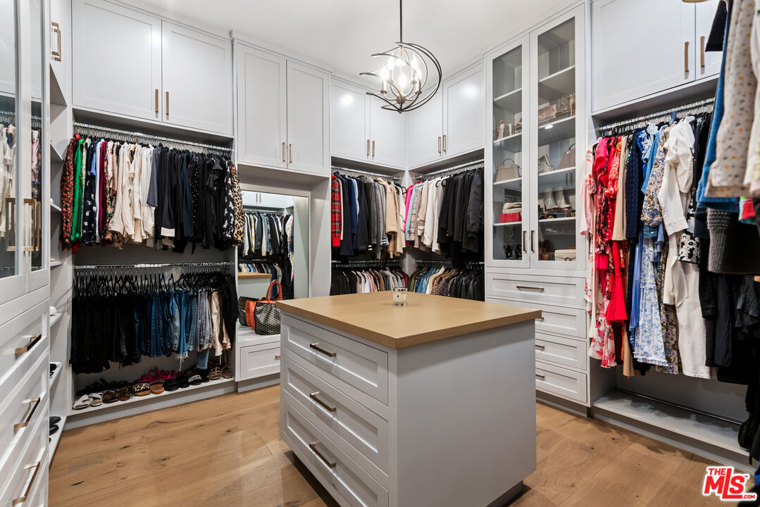 16712 Addison Street Encino, CA 91436 - Photo 18 of 21