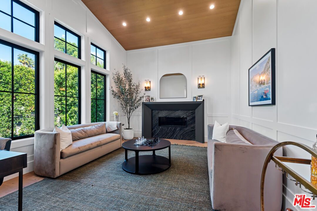 16712 Addison Street Encino, CA 91436 - Photo 3 of 21