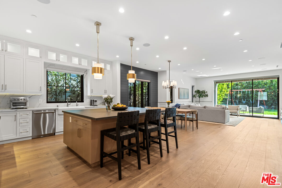 16712 Addison Street Encino, CA 91436 - Photo 4 of 21