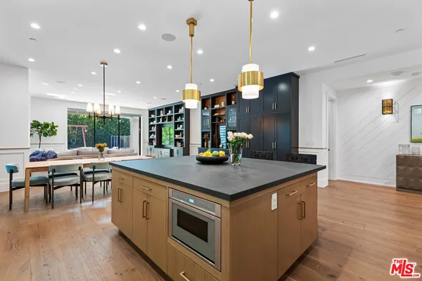 $14,500 | 16712 Addison Street, Encino, CA 91436