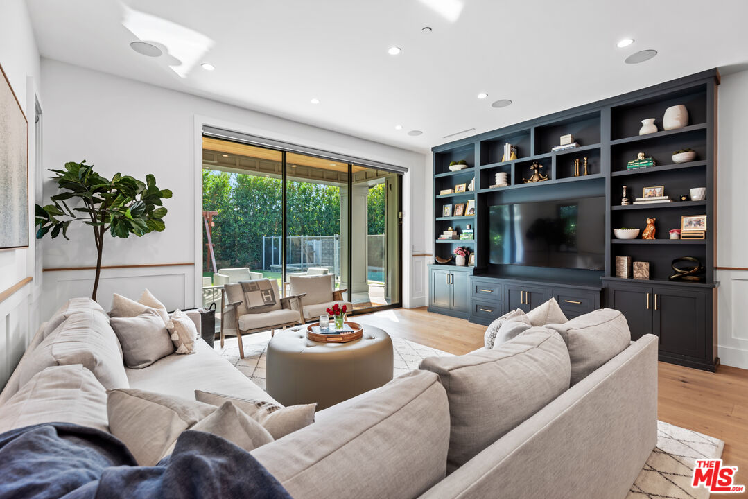 16712 Addison Street Encino, CA 91436 - Photo 8 of 21