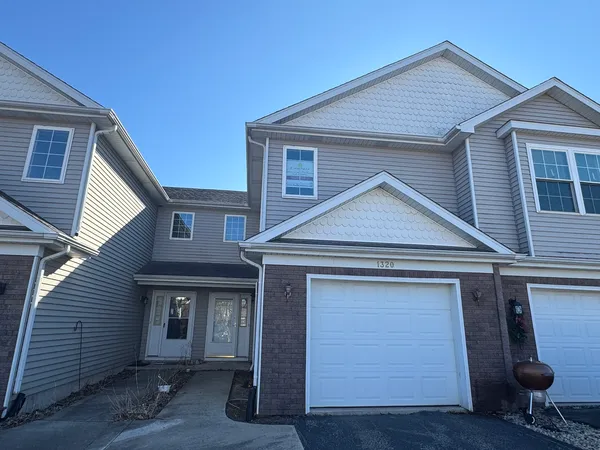 $185,000 | 1320 East Arnold Street, Unit 1320, Sandwich, IL 60548