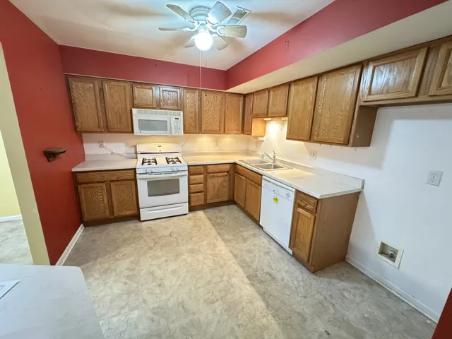 $185,000 | 1320 East Arnold Street, Unit 1320, Sandwich, IL 60548