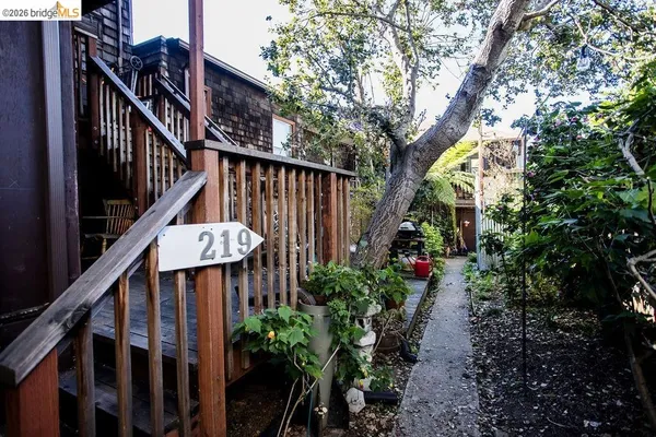 $1,100,000 | 219 John Street, Oakland, CA 94611