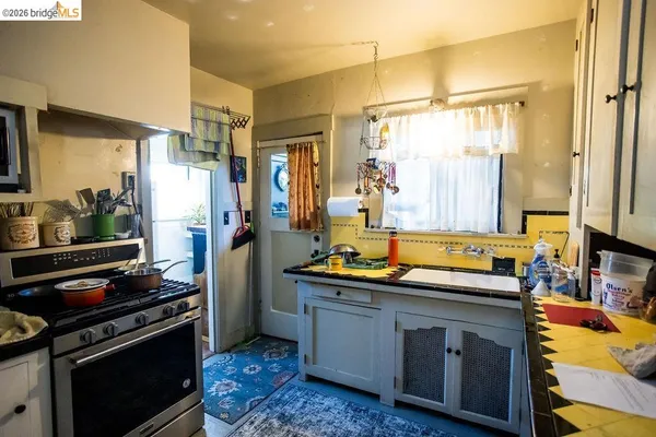 $1,100,000 | 219 John Street, Oakland, CA 94611