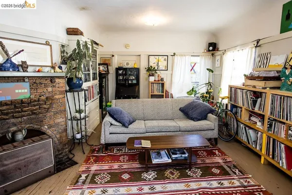 $1,100,000 | 219 John Street, Oakland, CA 94611