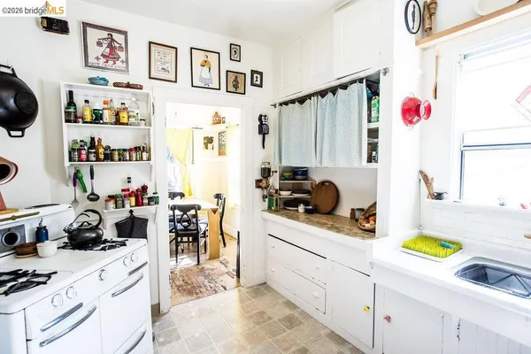 $1,100,000 | 219 John Street, Oakland, CA 94611