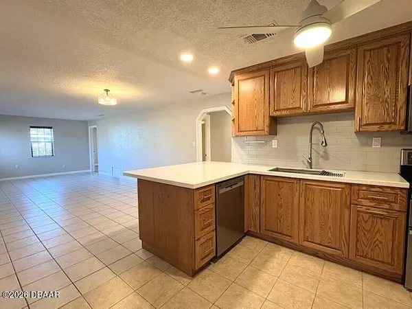 $2,000 | 2353 Florida Boulevard, South Daytona, FL 32119