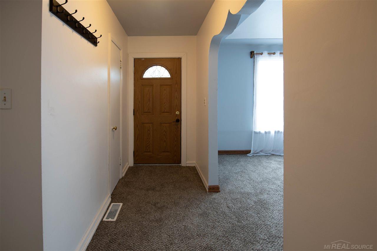 21175 Behrendt Avenue Warren, MI 48091 - Photo 2 of 37