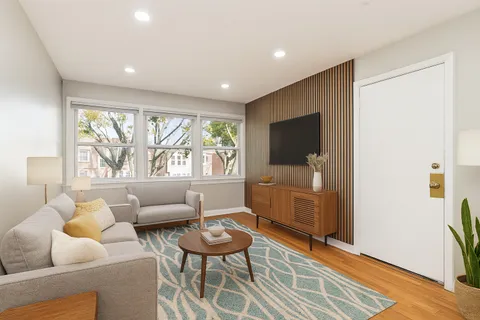 $1,775 | 2645 West Gregory Street, Unit 2W, Chicago, IL 60625