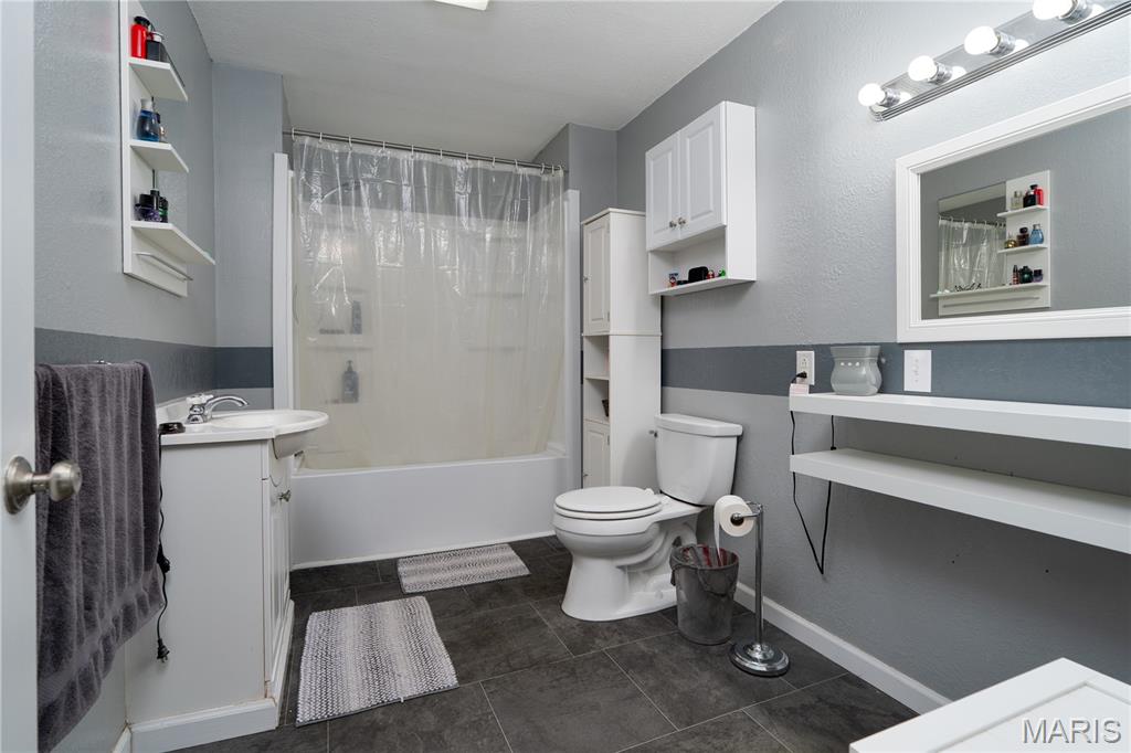 1732 Sycamore Street Granite City, IL 62040 - Photo 19 of 35