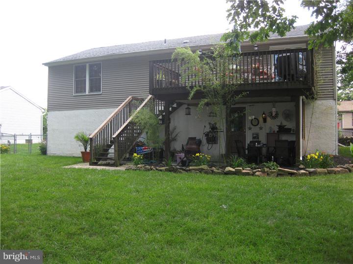 163 Bateman Road Langhorne, PA 19047 - Photo 3 of 25 Deck