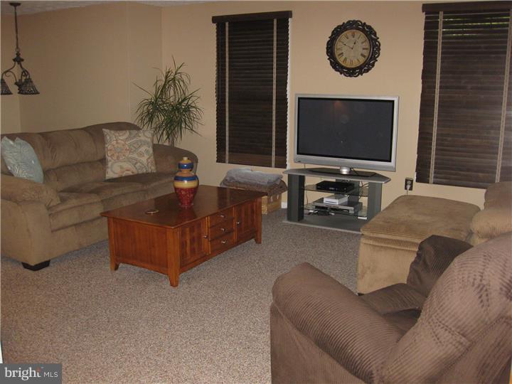 163 Bateman Road Langhorne, PA 19047 - Photo 21 of 25 Living Room