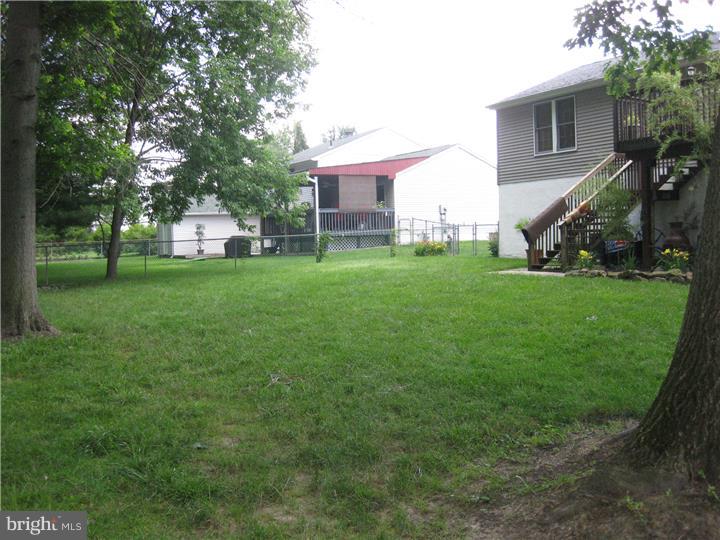 163 Bateman Road Langhorne, PA 19047 - Photo 4 of 25 Back Yard