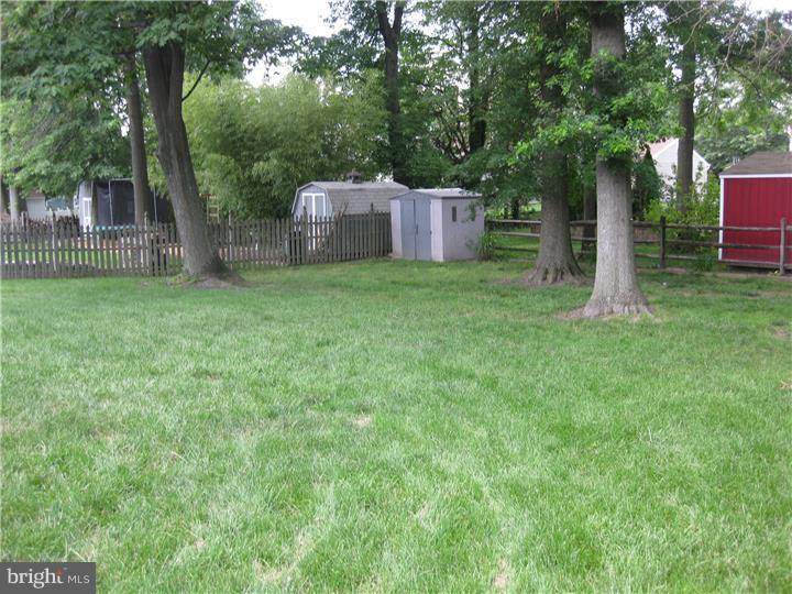 163 Bateman Road Langhorne, PA 19047 - Photo 5 of 25 Back Yard