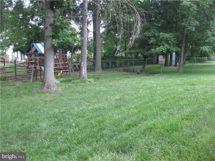 163 Bateman Road Langhorne, PA 19047 - Photo 6 of 25 Back Yard