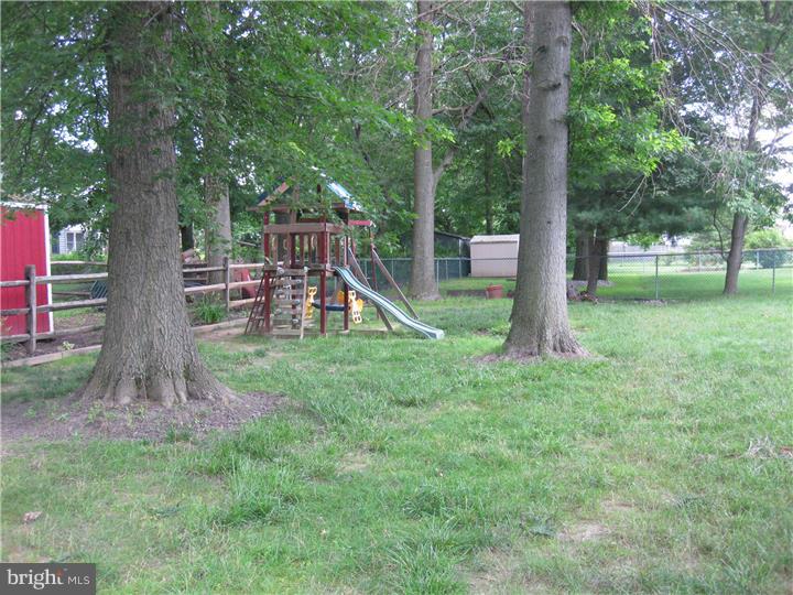 163 Bateman Road Langhorne, PA 19047 - Photo 7 of 25 Back Yard