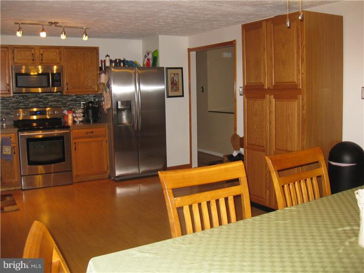 163 Bateman Road Langhorne, PA 19047 - Photo 9 of 25 Kitchen