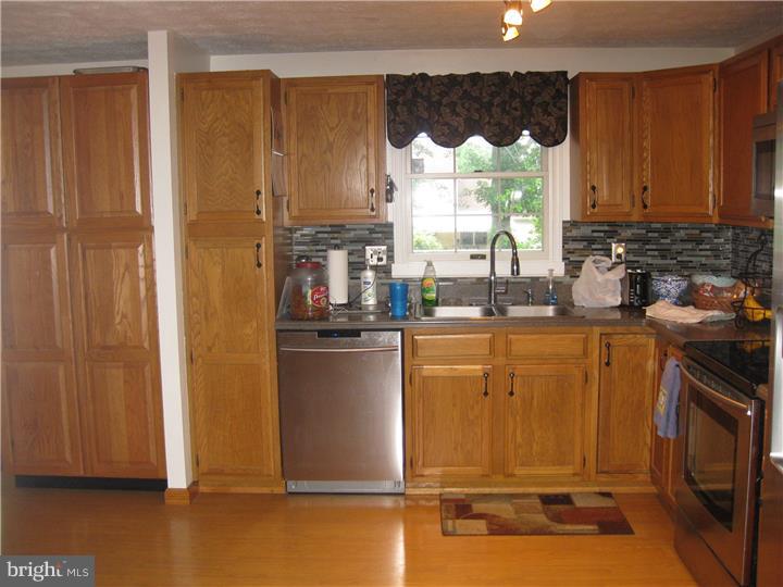 163 Bateman Road Langhorne, PA 19047 - Photo 10 of 25 Kitchen