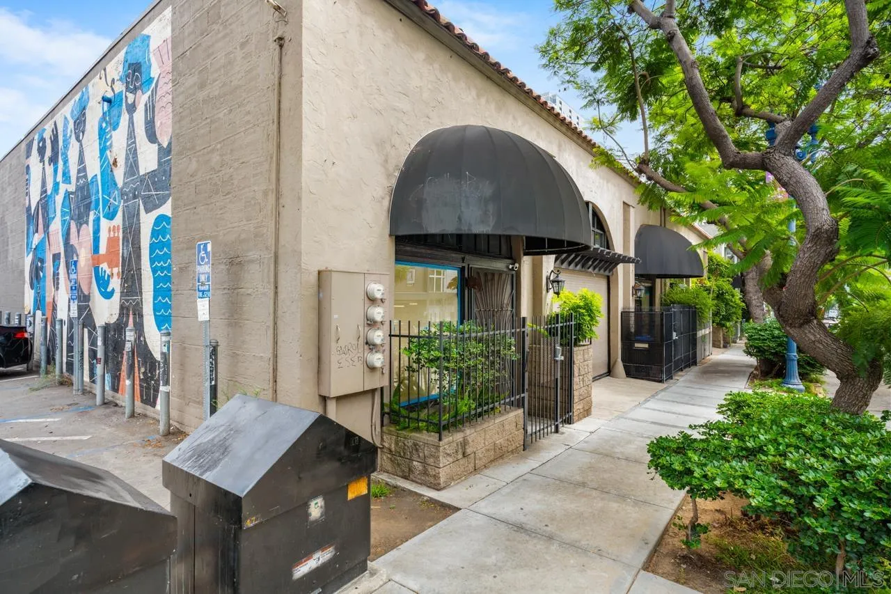 843 Tenth Avenue, Unit A & B San Diego, CA 92101 - Photo 21 of 75 a front view of a house with a yard