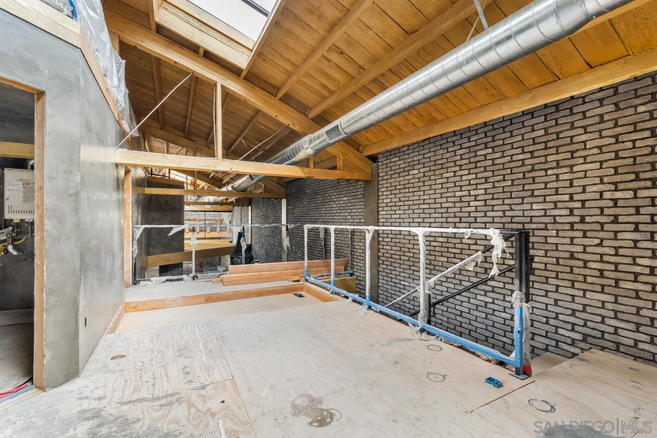 843 Tenth Avenue, Unit A & B San Diego, CA 92101 - Photo 37 of 75 a view of a balcony with door