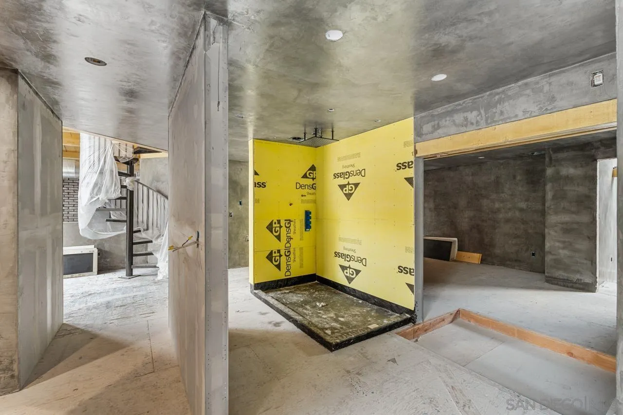 843 Tenth Avenue, Unit A & B San Diego, CA 92101 - Photo 49 of 75 a view of an entryway